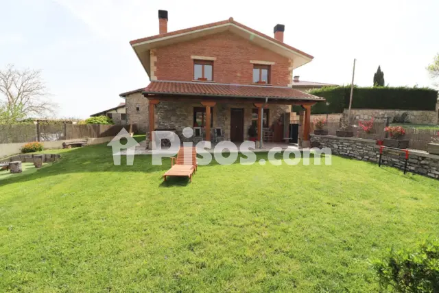 Chalet en venta en Calle de Mendoza, Zona Rural Noroeste (Vitoria - Gasteiz) de 660.000 €