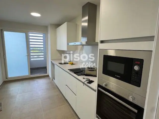 Piso en alquiler en Calle Angel Ojeda Aviles, Arco Norte-Avenida de España (Distrito Zona Centro. Dos Hermanas) de 1.200 €<span>/mes</span>