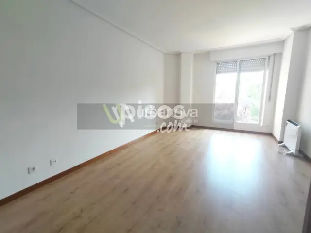 Apartamento en alquiler en Club Deportivo, San Adrián-La Cava-El Arco (Logroño) de 620 €<span>/mes</span>