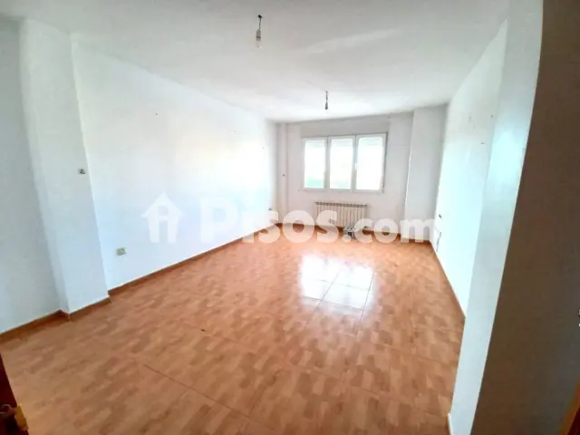 Piso en venta en Calle de Juan de Rojas, cerca de Calle del Quijote, La Roda de 69.000 €