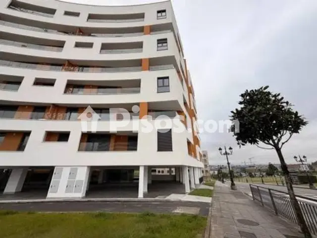 Piso en alquiler en Calle Colegio Virgen de la Milagrosa, Nueva Huca (Oviedo) de 1.300 €<span>/mes</span>