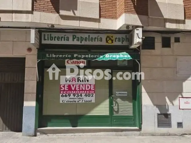 Local comercial en venta en Calle del Río