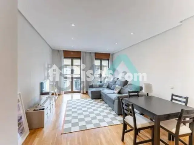 Piso en alquiler en Calle de Campomanes, Centro (Oviedo) de 1.300 €<span>/mes</span>