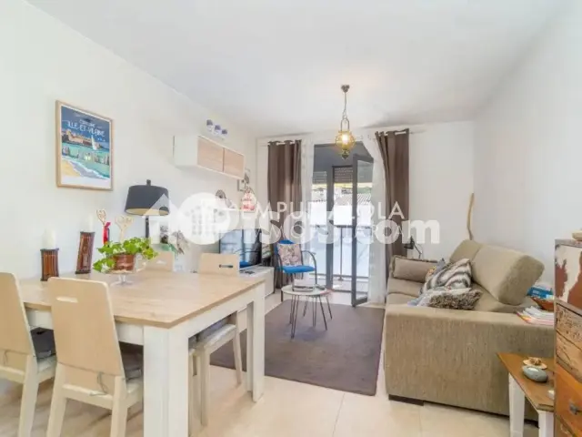 Piso en venta en Carrer de Viena, cerca de Carrer d' Osla, Els Grecs-Mas Oliva (Roses) de 215.000 €
