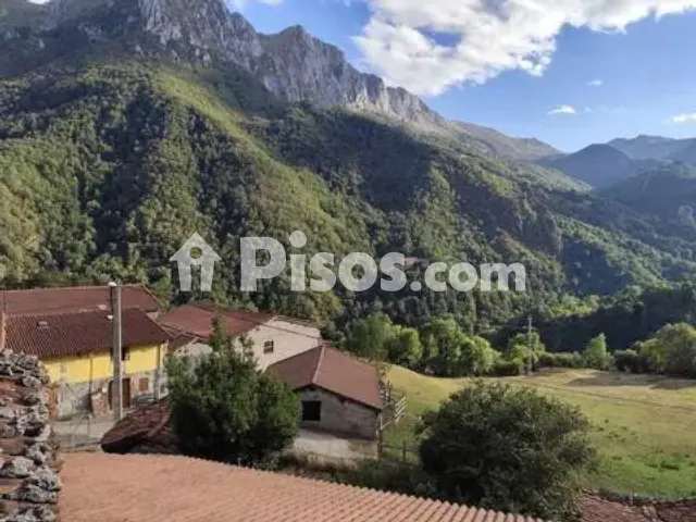 Casa adosada en venta en Calle La Cruz No Number, Ablano (Lena) de 29.000 €