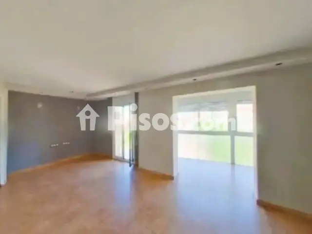 Piso en venta en Carrer de Castellar del Vallès, cerca de Carrer de Francesc Layret en La Creu Alta por 180.000 €