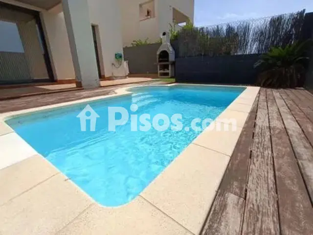 Casa adosada en alquiler en Carrer del Serè, Bellamar-Mas de la Mel (Calafell) de 5.500 €<span>/mes</span>