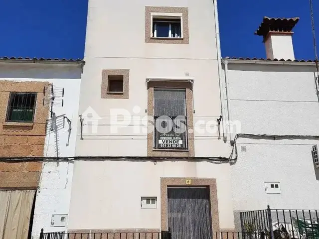 Chalet en venta en Plaza del Coso, Brozas de 29.900 €