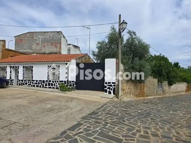 Chalet en venta en Carretera de Alburquerque, Aliseda de 69.900 €