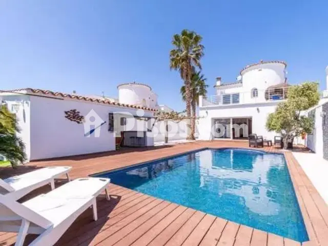 Chalet en venta en Carrer Norfeu, Empuriabrava (Castelló d'Empúries) de 889.000 €