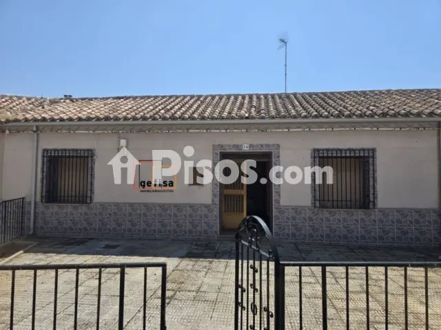 Casa adosada en venta en Valdepeñas