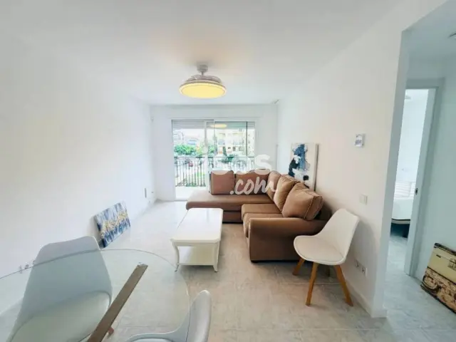 Piso en alquiler en Avenida de los Boliches, cerca de Calle de Manuel Fernández, Fuengirola de 1.200 €<span>/mes</span>