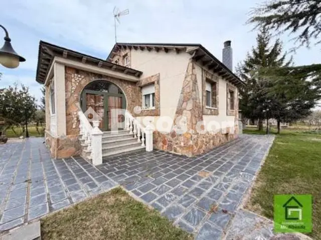 Chalet en venta en Morales del Vino, Morales del Vino de 300.000 €