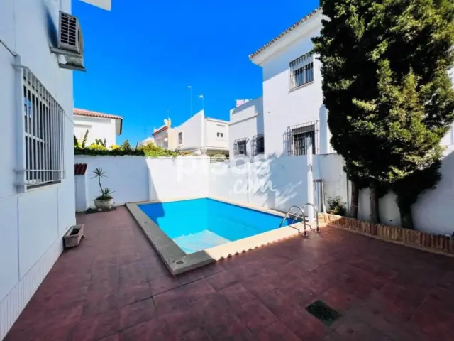 Chalet en alquiler en La Palmera-Reina Mercedes, La Palmera-Reina Mercedes (Distrito Bellavista-La Palmera. Sevilla Capital) de 2.450 €<span>/mes</span>