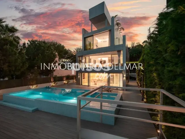 Casa en venta en Avinguda de Pere Matutes Noguera, cerca de Carrer d'En Bossa, Ses Figueretes-Platja d'en Bossa-Cas Serres (Ibiza - Eivissa) de 4.850.000 €