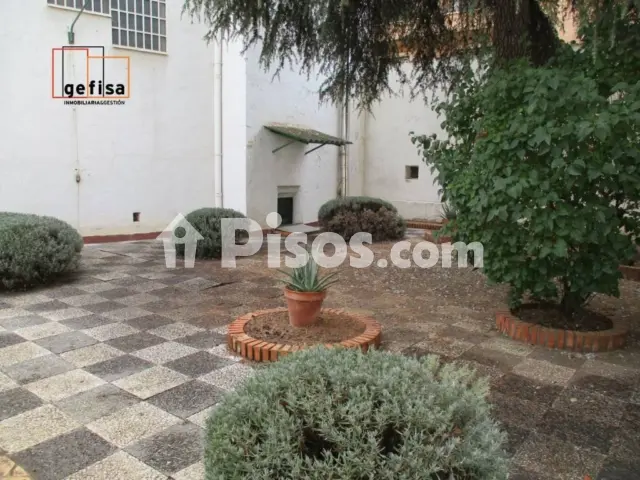Casa adosada en venta en Valdepeñas