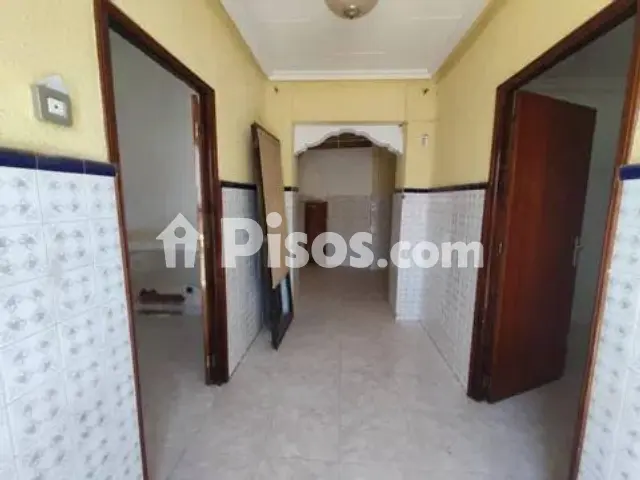 Casa adosada en venta en Tomelloso