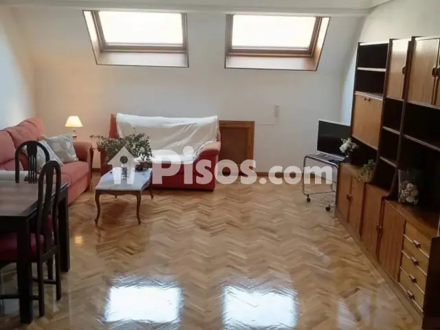 Piso en alquiler en Calle de Uría, cerca de Calle de González del Valle, Centro (Oviedo) de 1.100 €<span>/mes</span>
