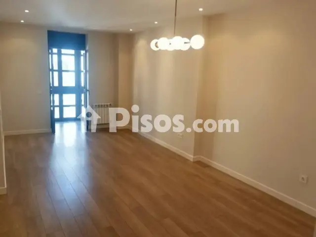 Piso en alquiler en Calle de Fray Ceferino, Centro (Oviedo) de 1.400 €<span>/mes</span>