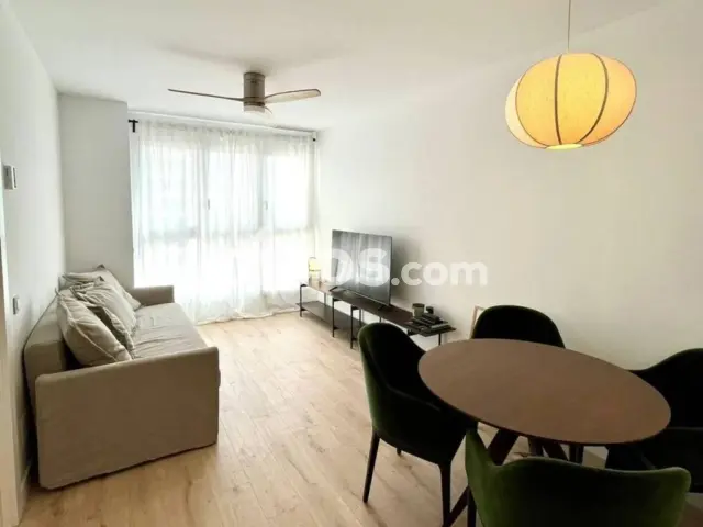 Piso en alquiler en Paseo de los Martiricos, Martiricos-La Roca (Distrito La Rosaleda-La Roca. Málaga Capital) de 1.700 €<span>/mes</span>