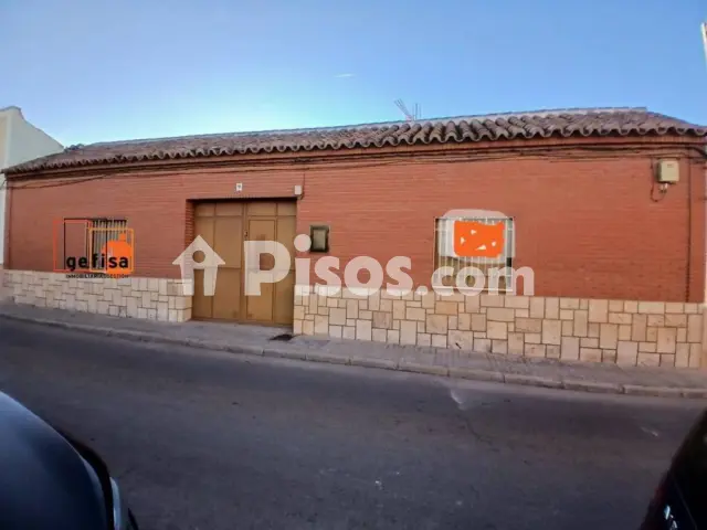 Casa adosada en venta en Valdepeñas