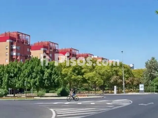 Piso en alquiler en Calle del Cerro Muriano, Tiro de Línea (Distrito Sur. Sevilla Capital) de 900 €<span>/mes</span>
