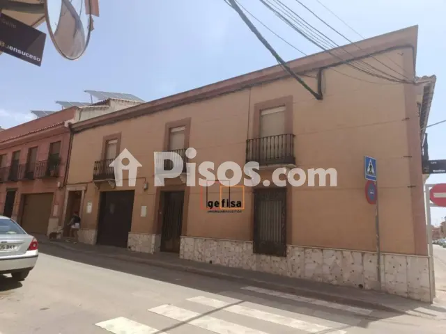 Casa adosada en venta en Valdepeñas