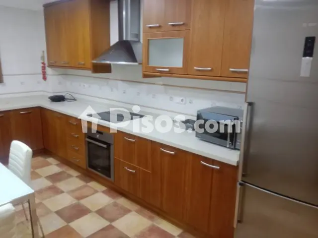 Piso en alquiler en Carrer de la Torre, número --, cerca de Carrer de Hilarión Eslava, Plaça de Crevillent-Juzgados (Distrito Núcleo Urbano. Elx - Elche) de 850 €<span>/mes</span>