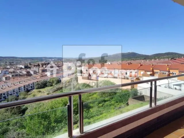 Piso en alquiler en Plasencia, Plasencia de 900 €<span>/mes</span>