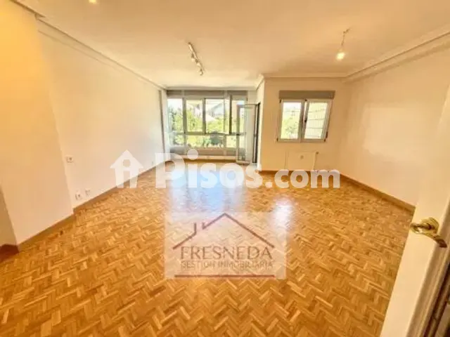 Piso en alquiler en Calle de Guillermo Estrada, Buenavista-El Cristo (Oviedo) de 1.500 €<span>/mes</span>