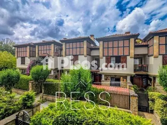 Casa adosada en venta en Calle de Herrikosoro, Zarautz de 1.030.000 €