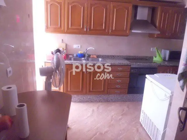 Piso en alquiler en Vista Alegre-Parque Cruz Conde, Vista Alegre-Parque Cruz Conde (Córdoba Capital) de 800 €<span>/mes</span>