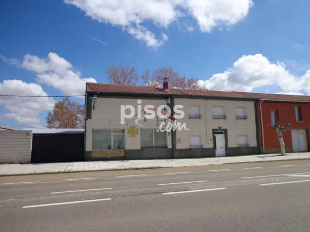 Casa en venta en Calle Camino De Santiago, cerca de Carretera León-Valladolid, Villaturiel de 220.000 €