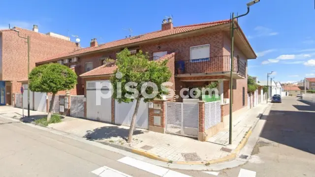 Casa adosada en venta en Avenida de Colón, Villanueva de Gállego de 113.000 €