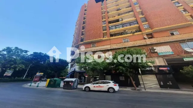 Local comercial en venta en Avenida del Primero de Mayo, 1, cerca de Paseo de San Gregorio