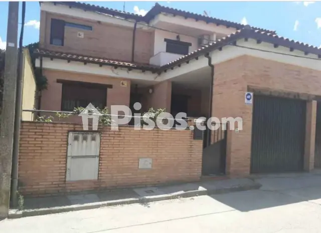 Casa adosada en venta en Calle de Zahurdillas, Navalcán de 137.000 €