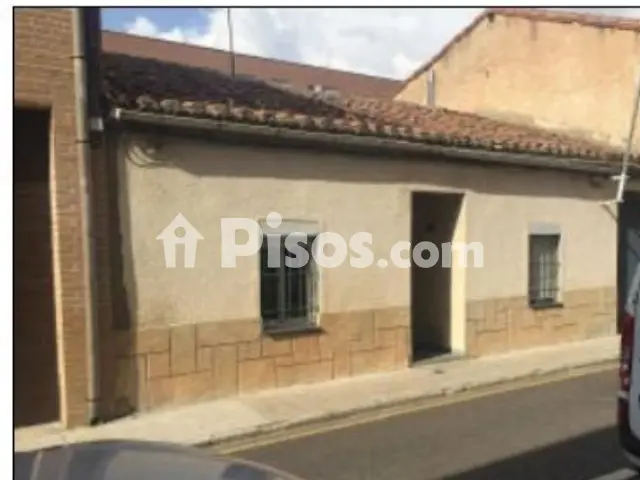 Casa adosada en venta en Calle del Primero de Mayo, San José Obrero-San Lázaro (Zamora Capital) de 125.300 €