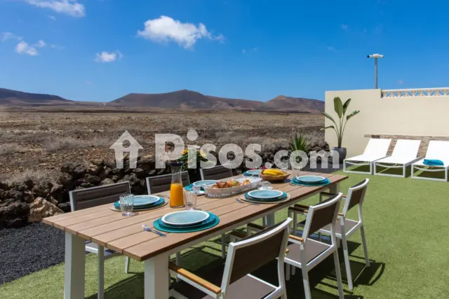 Chalet en venta en Calle Sabina, número 3A4, Corralejo (La Oliva) de 415.000 €