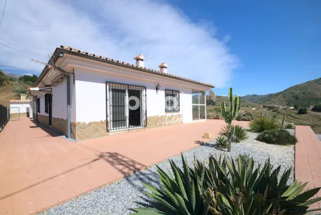 Chalet en venta en Sedella, Sedella de 280.000 €