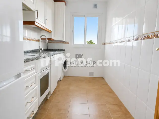Piso en alquiler en Calle Ares, Bellavista (Distrito Bellavista-La Palmera. Sevilla Capital) de 950 €<span>/mes</span>