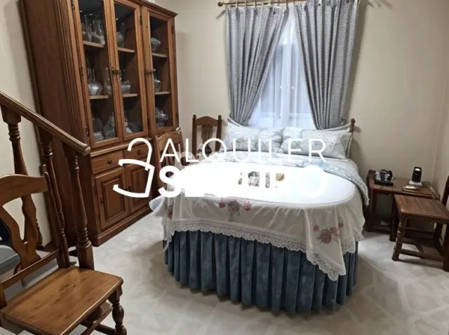 Chalet en alquiler en La Hacienda - Nueva Andalucía, La Hacienda-Nueva Andalucía (Dos Hermanas) de 750 €<span>/mes</span>