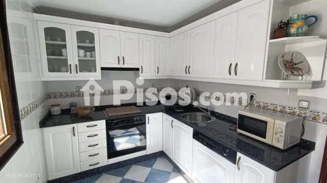 Piso en alquiler en Calle Eloy Caravera, Centro (Avilés) de 950 €<span>/mes</span>