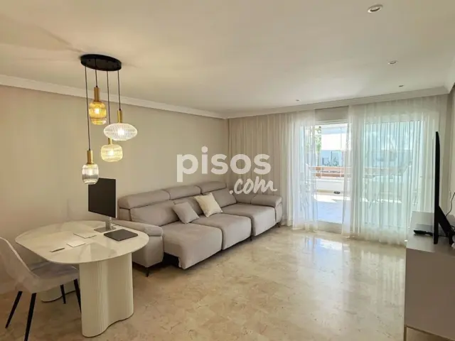 Piso en alquiler en Calle Ur Arroyo Las Cañas 8 Es:6 Pl:01 Pt:02 29680 Estep, Número 8, Selwo (Estepona) de 3.000 €<span>/mes</span>