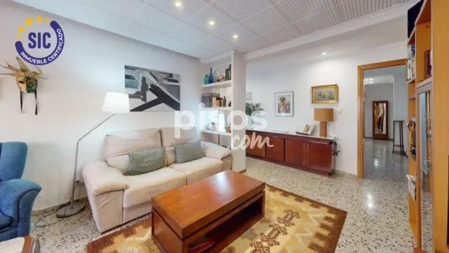 Piso en venta en Calle de Tirant lo Blanc, En Corts (Distrito Quatre Carreres. València Capital) de 249.000 €