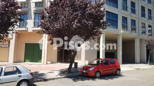 Local comercial en alquiler en Calle Xesús Pousa Rodríguez, A Ponte (Ourense Capital) de 800 €<span>/mes</span>