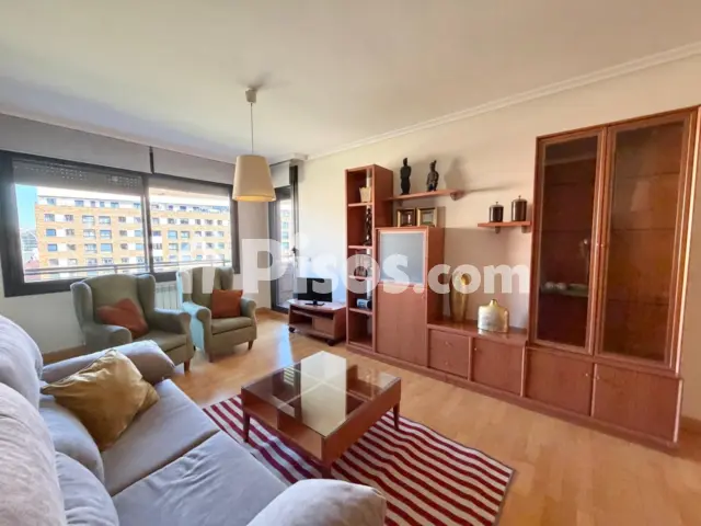Piso en alquiler en Calle Pq Lirios los, La Portalada-Varea (Logroño) de 940 €<span>/mes</span>