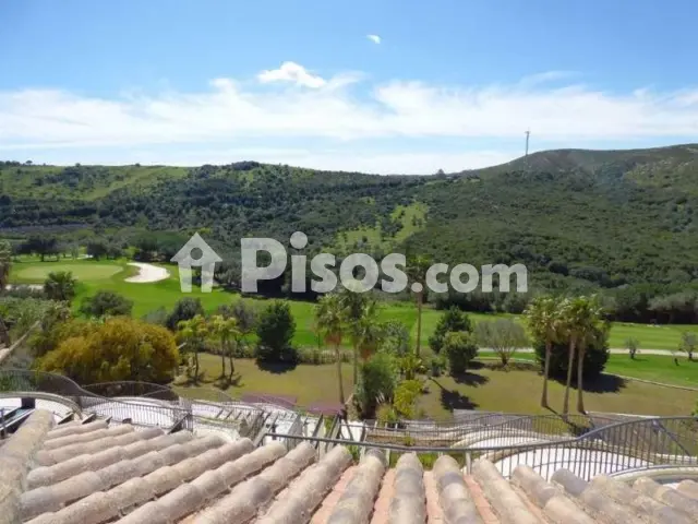 Ático en venta en Urbanización Club Golf San Roque, Núcleo (San Roque) de 480.000 €