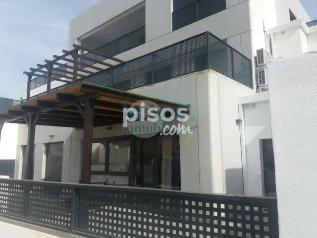 Chalet en alquiler en Calle de los Jarales, Vícar de 900 €<span>/mes</span>