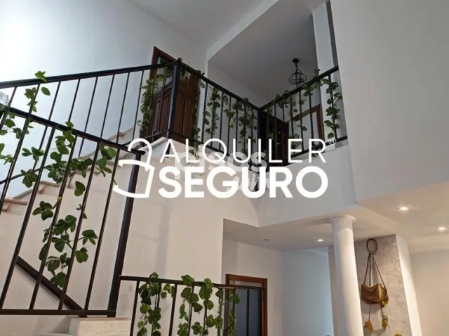 Chalet en alquiler en Zona Universitaria, Zona Avenida de Juan Diego (Bormujos) de 1.100 €<span>/mes</span>