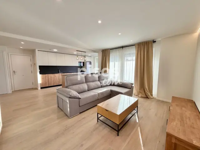 Piso en alquiler en Calle Rio Ebro, Lardero de 1.400 €<span>/mes</span>